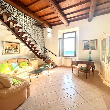 Guest house Sealovers House Sea View Deluxe *